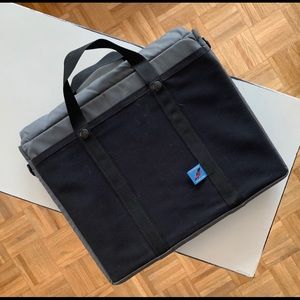 TOM BIHN Urban Minimalist Messenger - 14 x 11 x 2